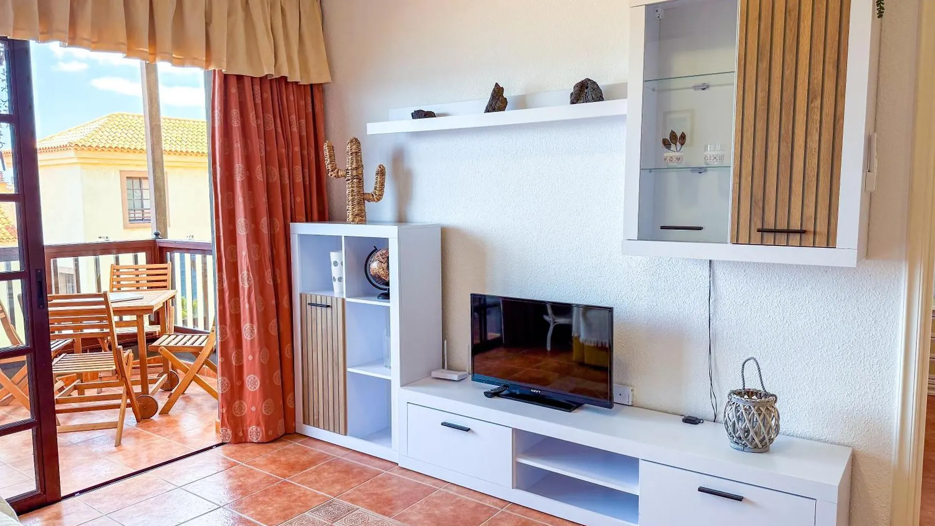 Magnificent Balcon With Sea And Pool View Daire Costa Del Silencio